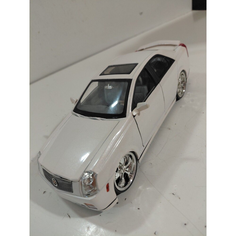 Jada Dub City 1:24 Die Cast 2002 Cadillac CTS Luxury Sports Sedan Car